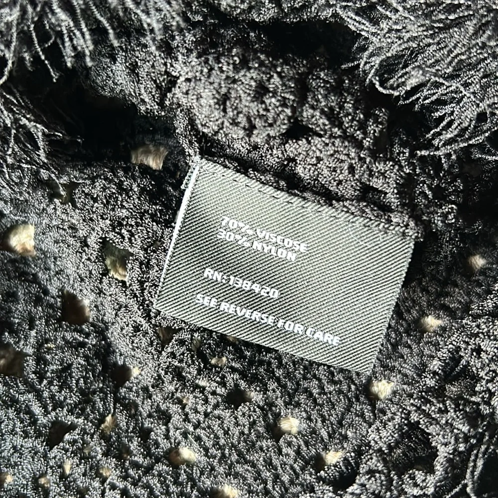 Carlisle Per Se Crochet Fringe Black Top - Picture 7 of 7